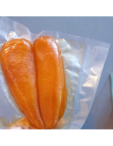 Le boutargue Il s'agit d'une poche d'œufs de mulet, salée et séchée.